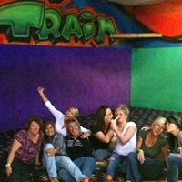 Laurie Cook Photo 27