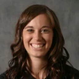 Lindsay Holmes Photo 17