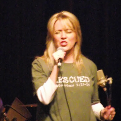 Julia Sharpe Photo 6