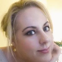 Elizabeth Holden Photo 7