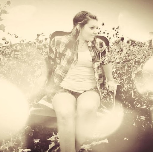 Hailey Thompson Photo 31