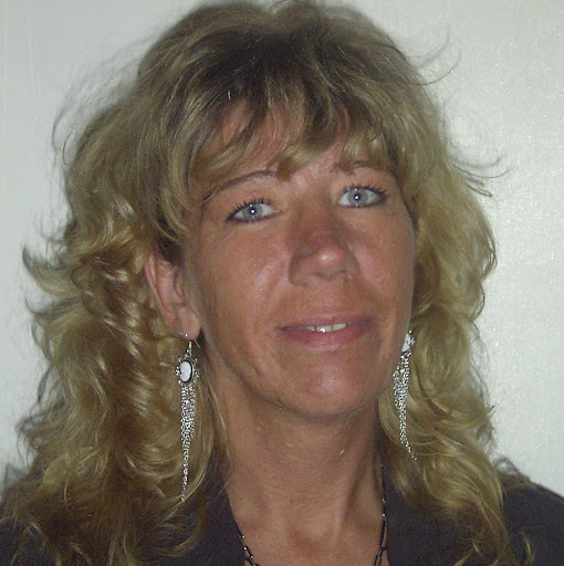 Stephanie Kuhn Photo 21