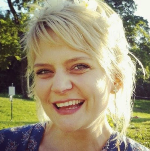Caroline Dickson Photo 6