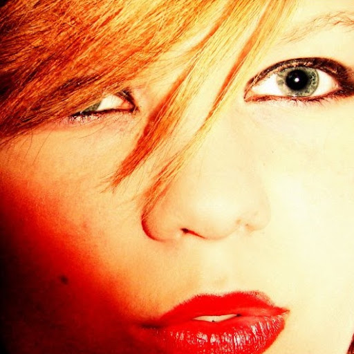 Samantha Huff Photo 17