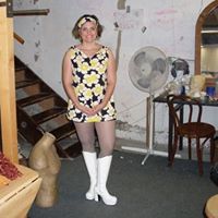 Michelle Gillette Photo 29