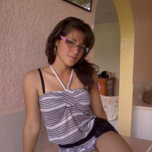 Jennifer Oviedo Photo 33