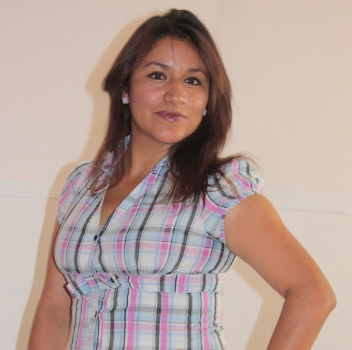 Elizabeth Andrade Photo 22