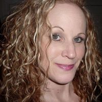 Laura Scholes Photo 8