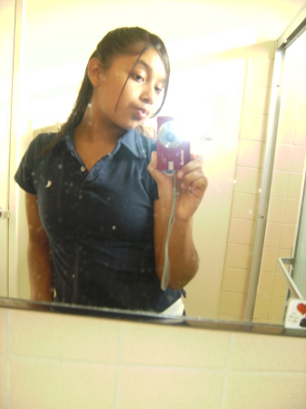Stephanie Hernandez Photo 25