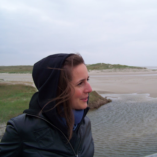 Laura Wagner Photo 18