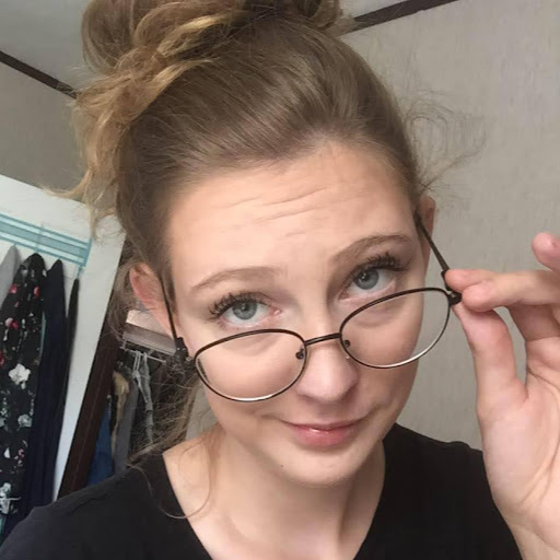 Anna Walz Photo 5