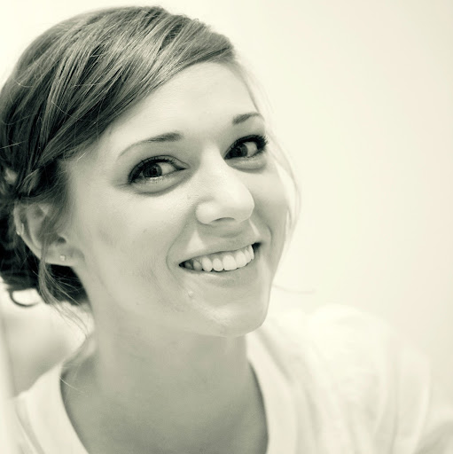 Laura Tucker Photo 40