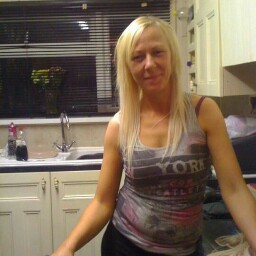 Claire Jones Photo 7