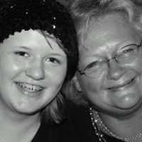 Elizabeth Shuler Photo 5