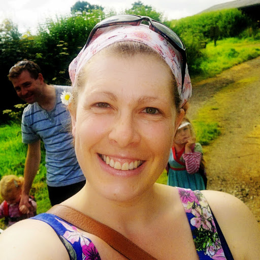 Sarah Howes Photo 6