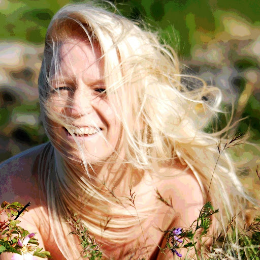 Christine Larsen Photo 34
