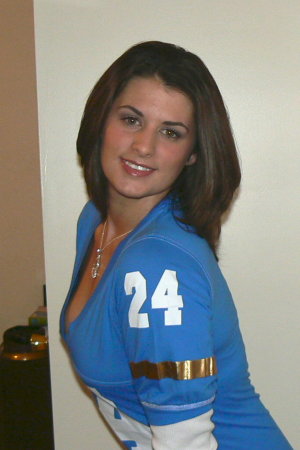 Kelly West Photo 28