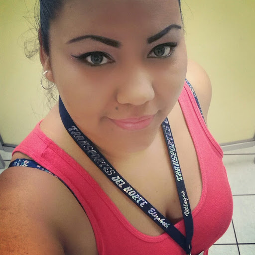 Elizabeth Villegas Photo 18