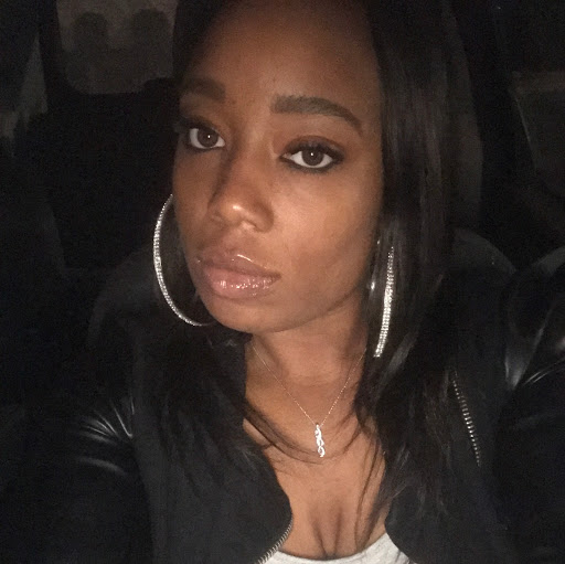 Alycia Williams Photo 27