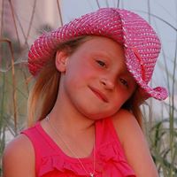 Sarah Hinton Photo 27