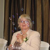 Linda Golding Photo 19