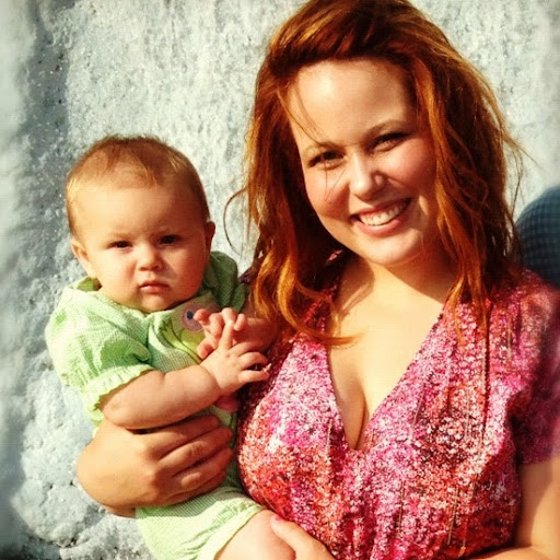 Caroline Smith Photo 34