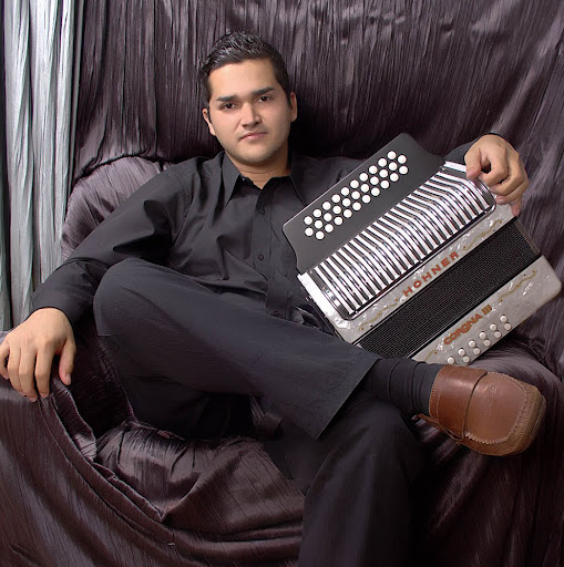 Omar Suarez Photo 12
