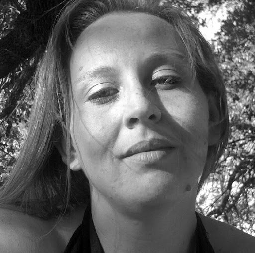 Rachel Oliver Photo 30