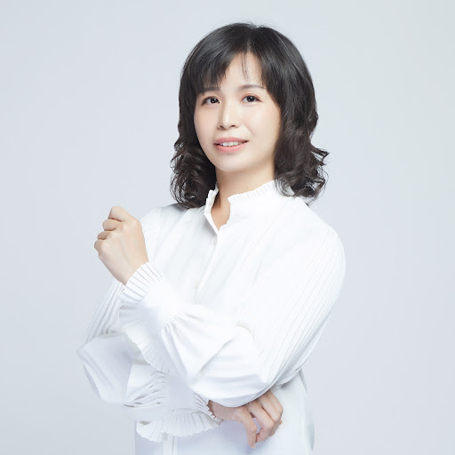 Cynthia Lin Photo 40