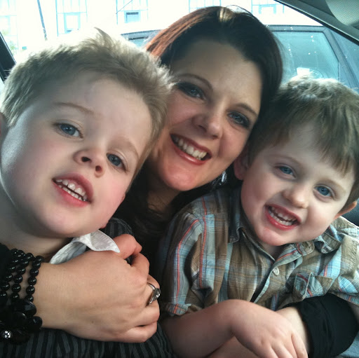Robyn Hickey Photo 22