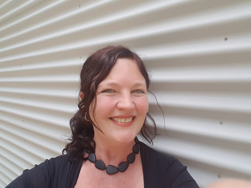 Elizabeth Bond Photo 40