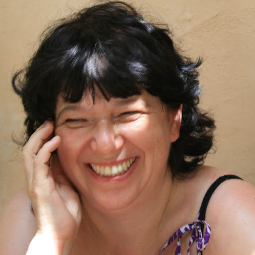 Claudia Martin Photo 9
