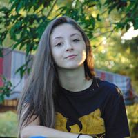 Emily Thibault Photo 3