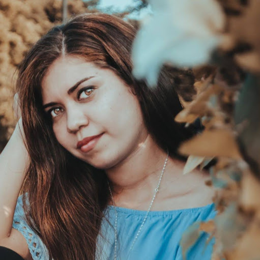 Ana Alvarado Photo 28