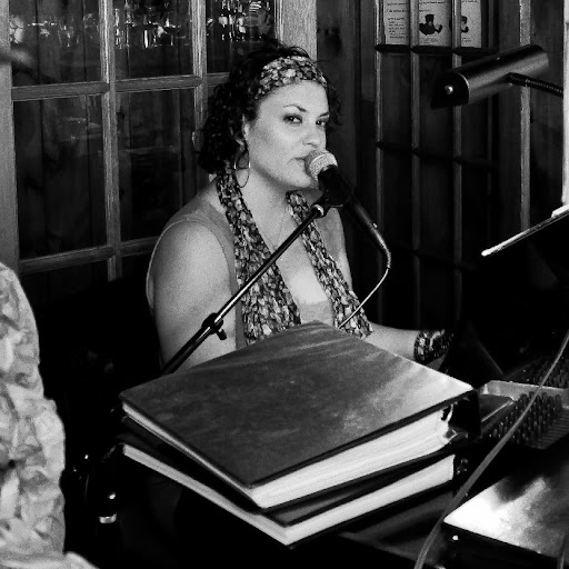 Michelle Deangelis Photo 26