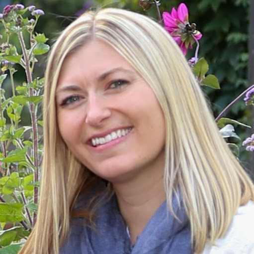 Laura Carver Photo 11