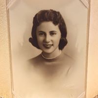 Julia Myers Photo 47