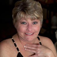 Deanne Thompson Photo 15