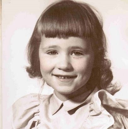Gloria Robertson Photo 12