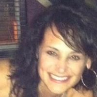 Stephanie Solomon Photo 24