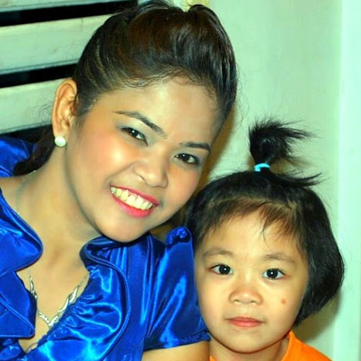 Julie Reyes Photo 37