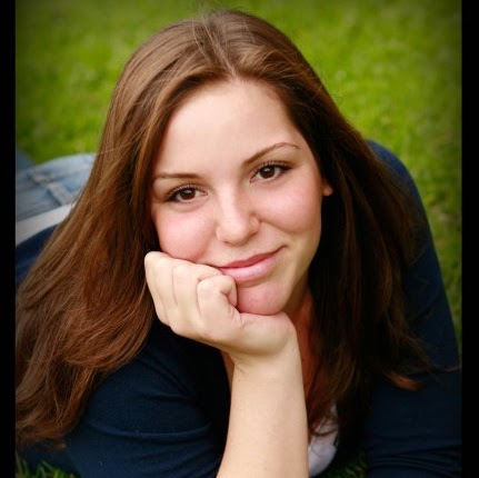 Jacqueline Smith Photo 35