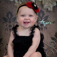 Stefanie Leach Photo 15