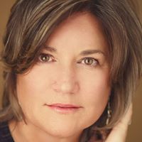 Elizabeth Carlson Photo 36