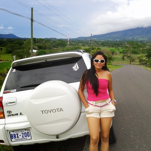 Laura Chavez Photo 12