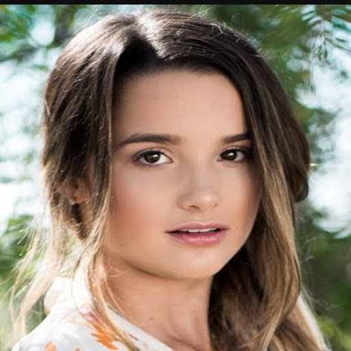 Jessica Plunkett Photo 8