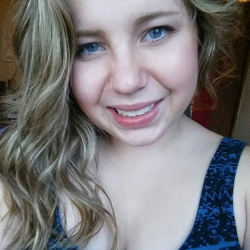 Anna Erickson Photo 9