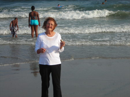 Beverly Groves Photo 4
