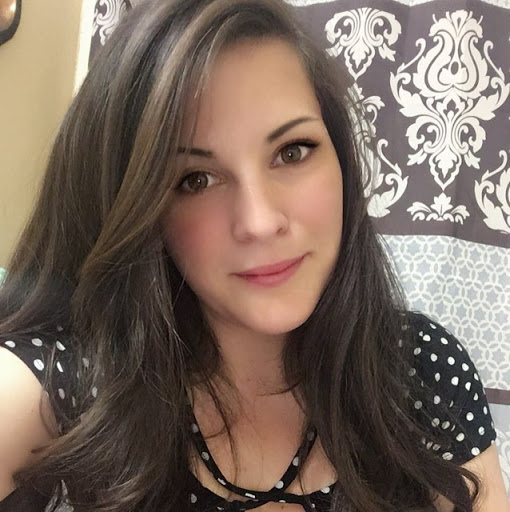 Danielle Hull Photo 18