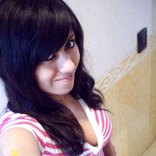 Anna Lugo Photo 20